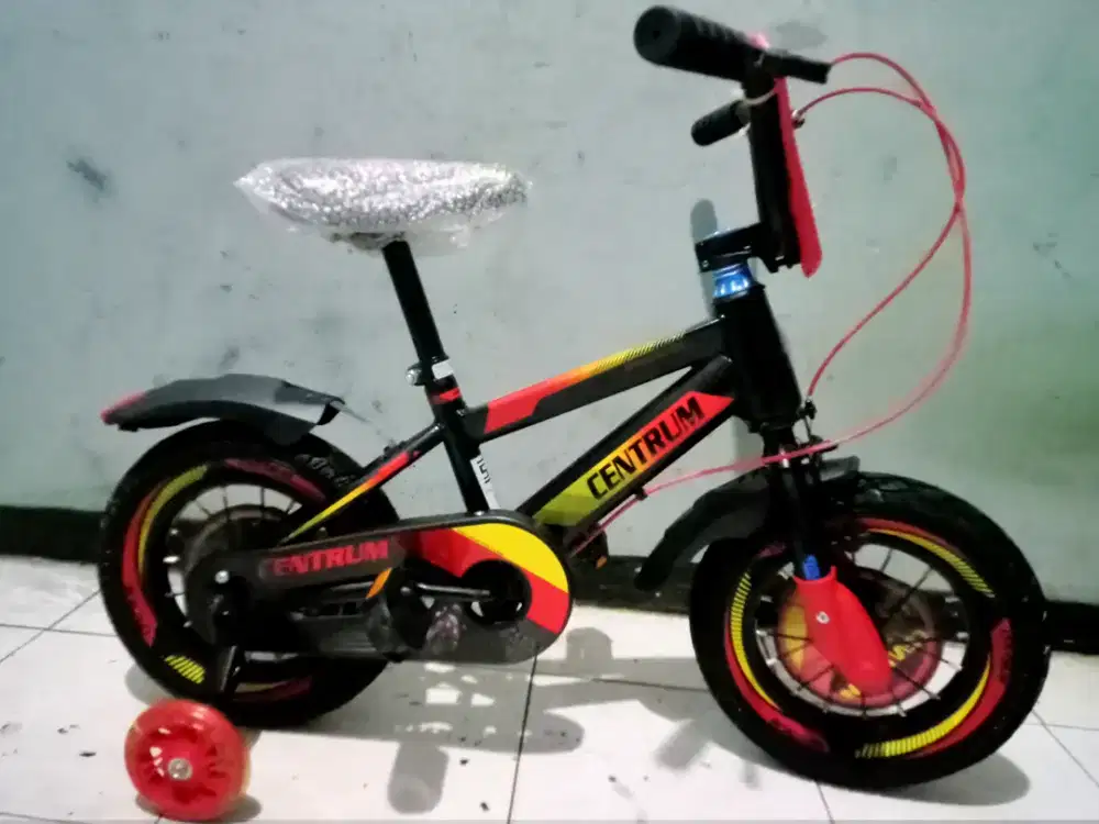 Dijual sepeda BMX CENTRUM anak brang baru bgus tinggal pakai UKuran 12