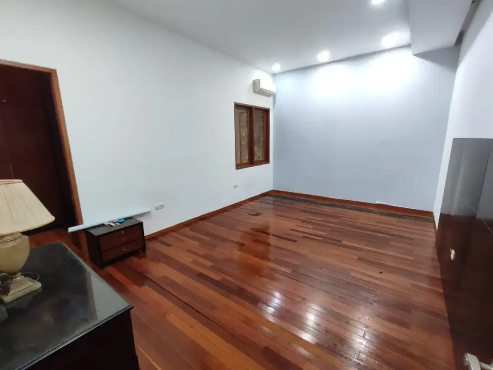 Disewakan Murah turun harga Rumah Taman surya cengkareng jakbar