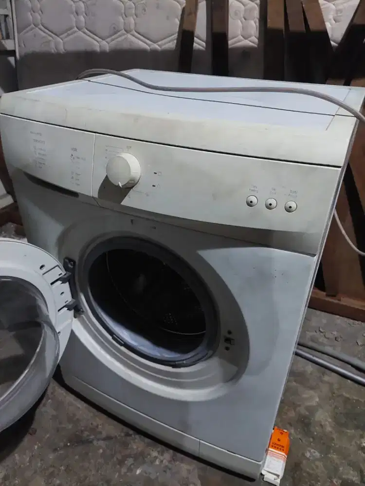 Di cari dan di belli barang bekas seperti elektronik mesin cuci dll