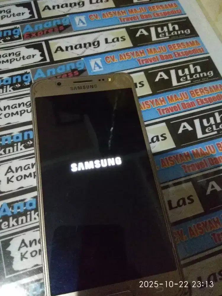 HP samsung j 5 2016 ram 2 gb internal 16 gb jaringan 4 G murah mantap
