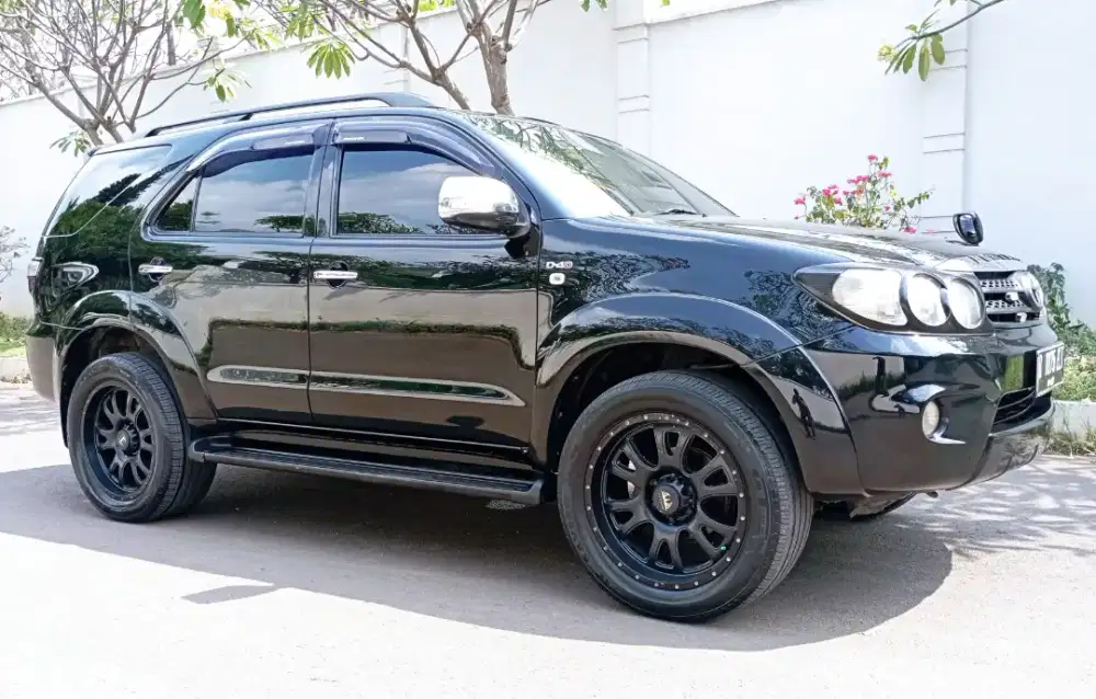 Toyota Fortuner 2.5 G AT Diesel 2009 Hitam Istimewa Sekali Sgt Terawat