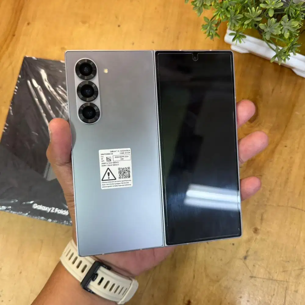 Samsung Z Fold 6 5G 512GB Silver Shadow Super Mulus resmi SEIN