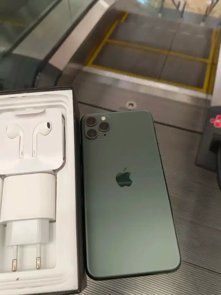 Iphone 11 pro max 256gb masih ready