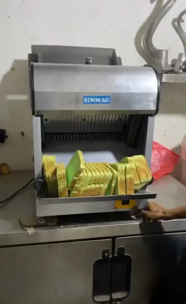 Mesin potong roti tawar bread slicer ukuran 1.5 cm merk Sinmag Taiwan