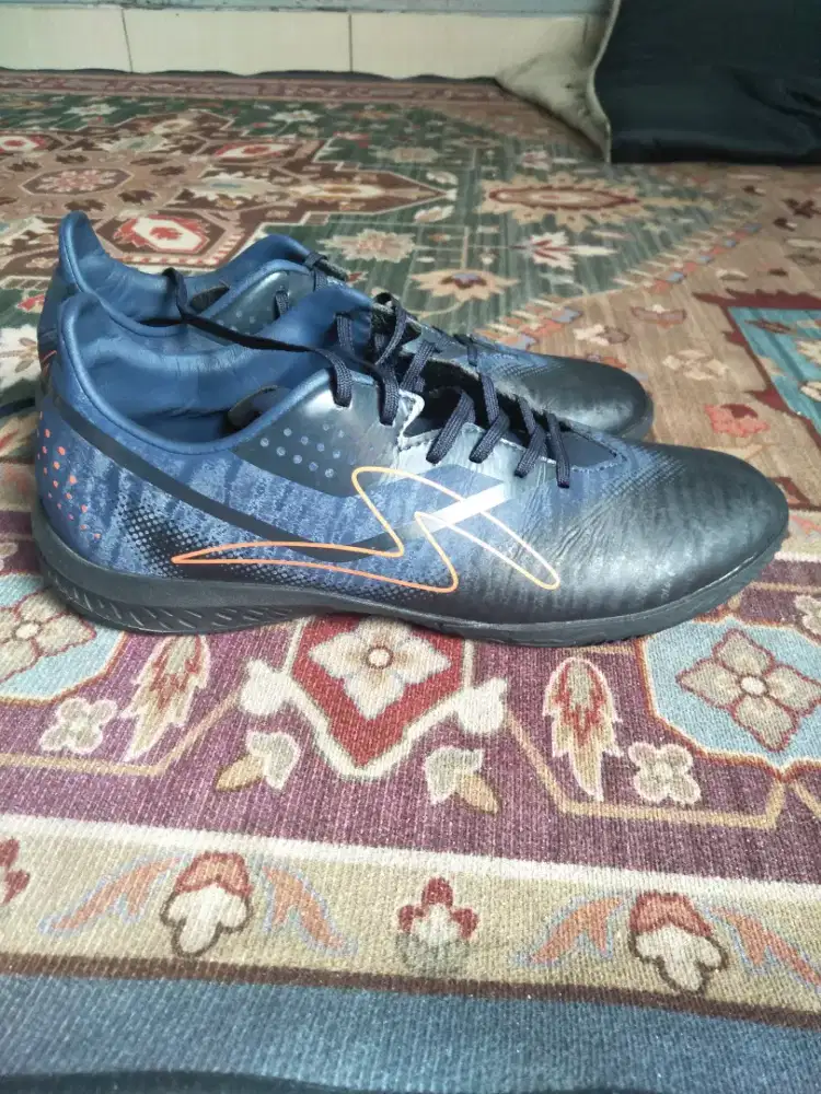 sepatu futsal pria