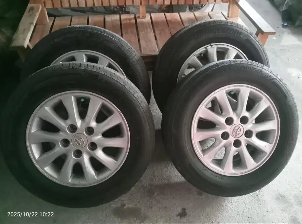 Felg bekas innova v 2014