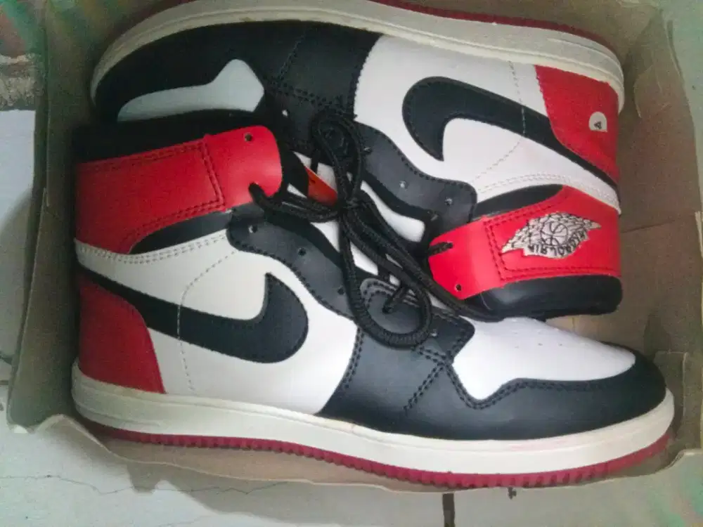 Sepatu sneakers nike