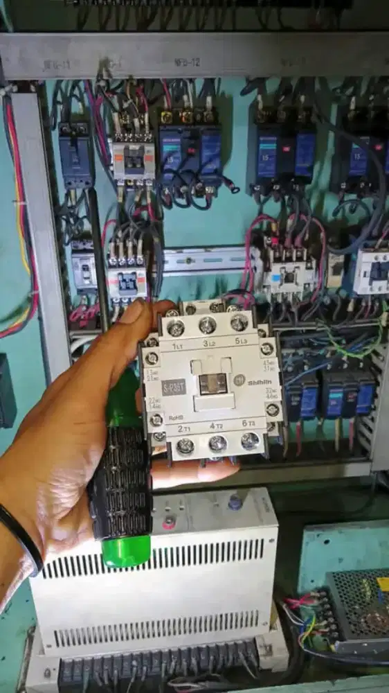 SAYA SEDANG BUTUH KERJAAN