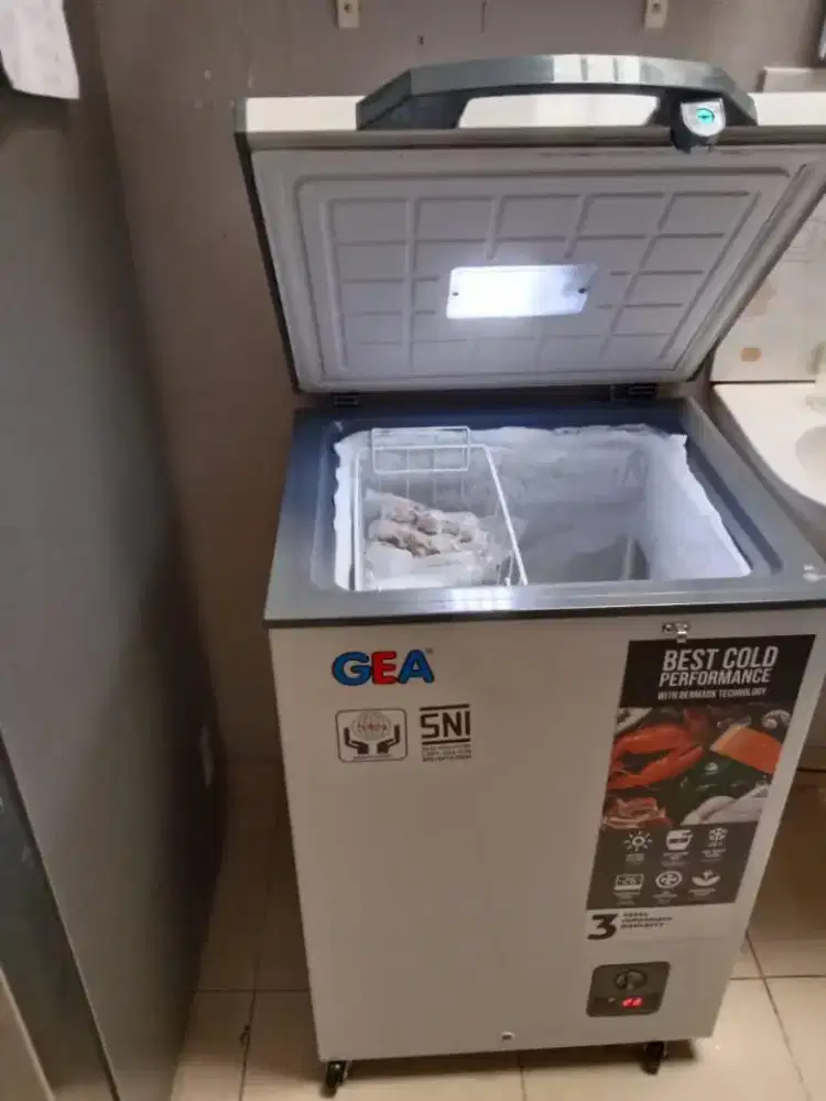 Freezer 100 Liter Merk Gea Normal