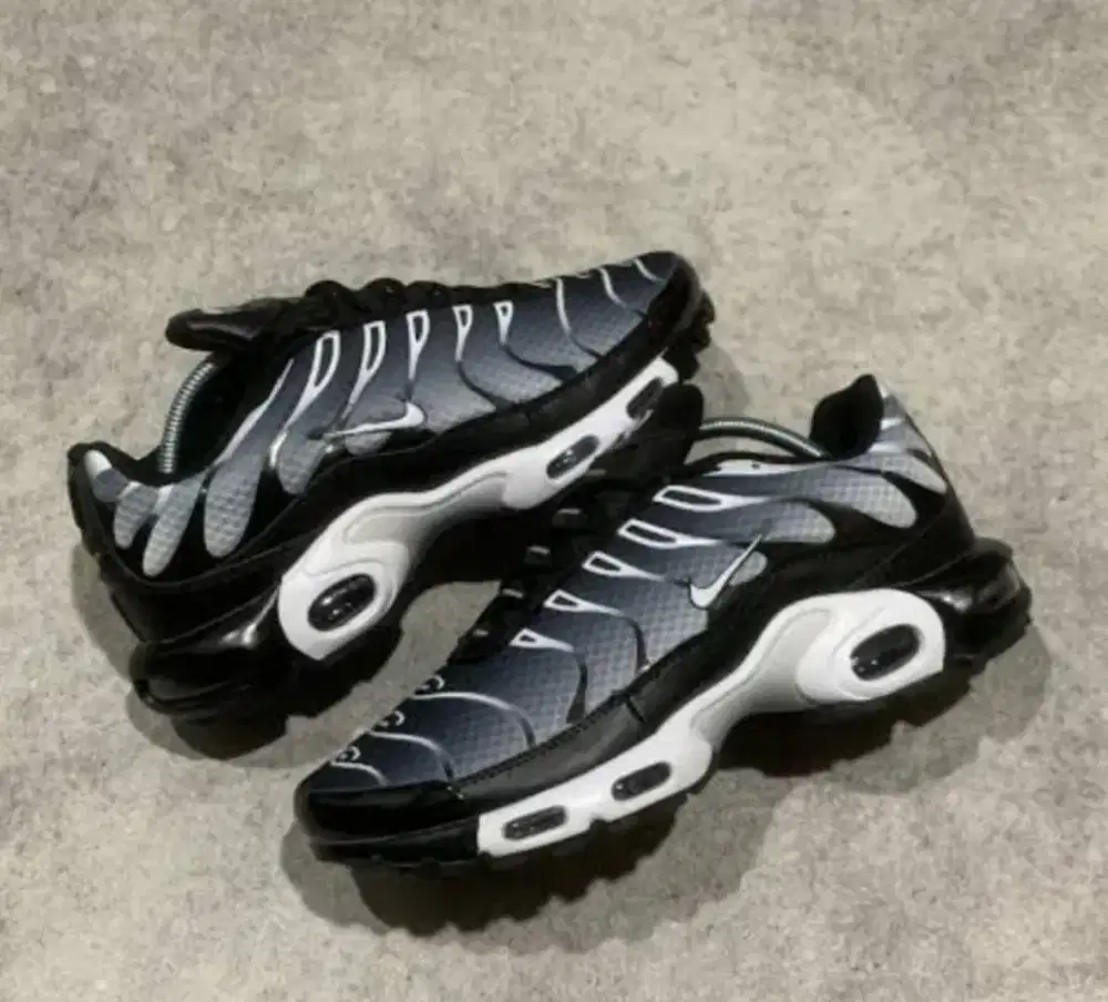 Sepatu airmax tn plus smoke grey