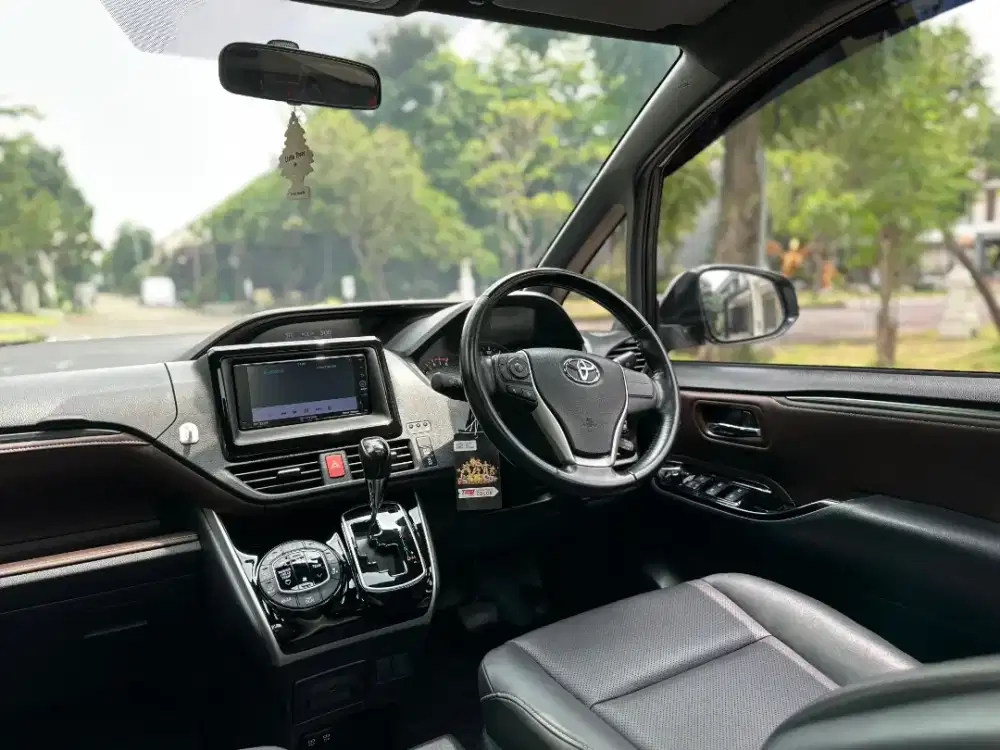 Zenix Q TSS Modellista Pmk 2023 (L) 30 rb km Hitam