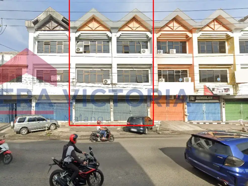 Ruko Luas Lokasi Strategis Poros Jalan Cocok untuk Segala Usaha