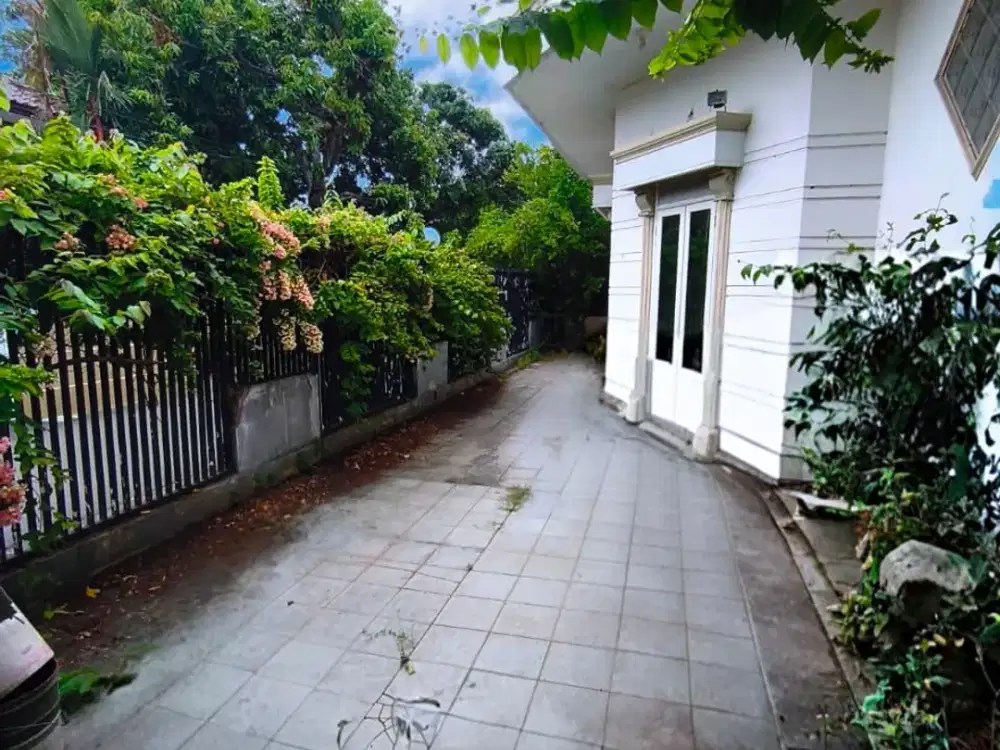 Dijual Rumah Besar & Asri Siap Huni Tanah 640m² di Pembangunan Kota Cirebon