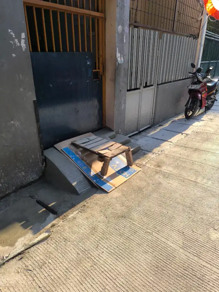 Dibutuhkan ibu Untuk bersihkan kos dan buang sampah di kos An