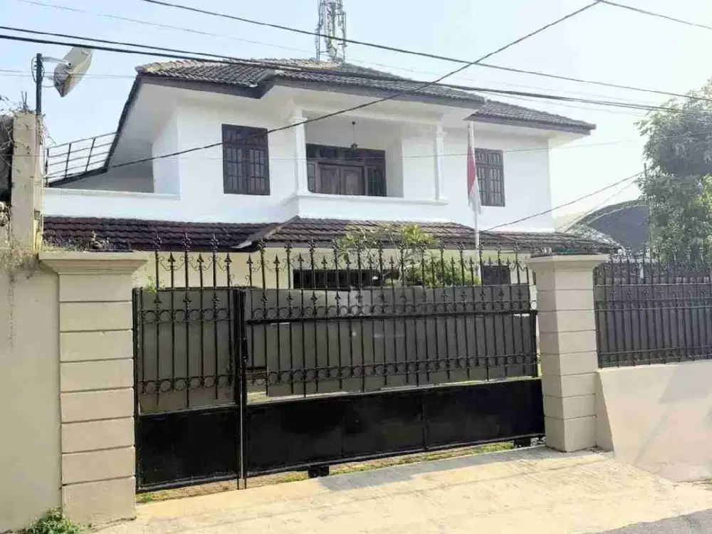 Sewa Rumah Modern 2 Lantai di Cipete Hadap Selatan