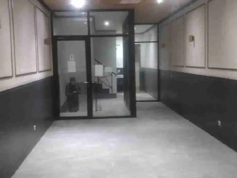 Disewakan Ruko 3 lantai,siap pakai di Tebet Raya Jakarta Selatan.
