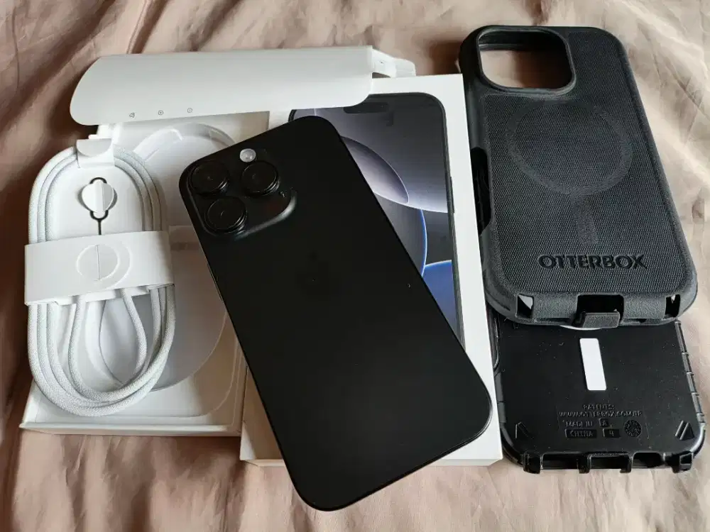 iPhone 16 Pro 256gb black like new fulset all original telkomsel 8GB