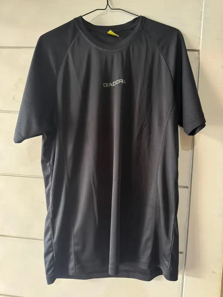 Kaos Olahraga Diadora