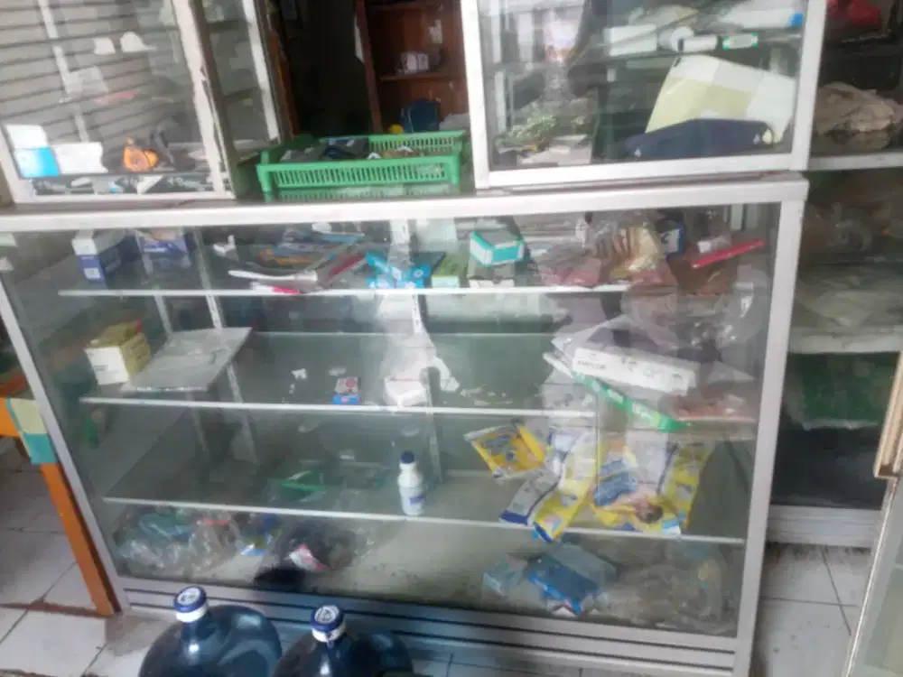 Etalase kaca dan showcase