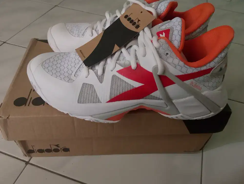Sepatu tennis,badminton,padel