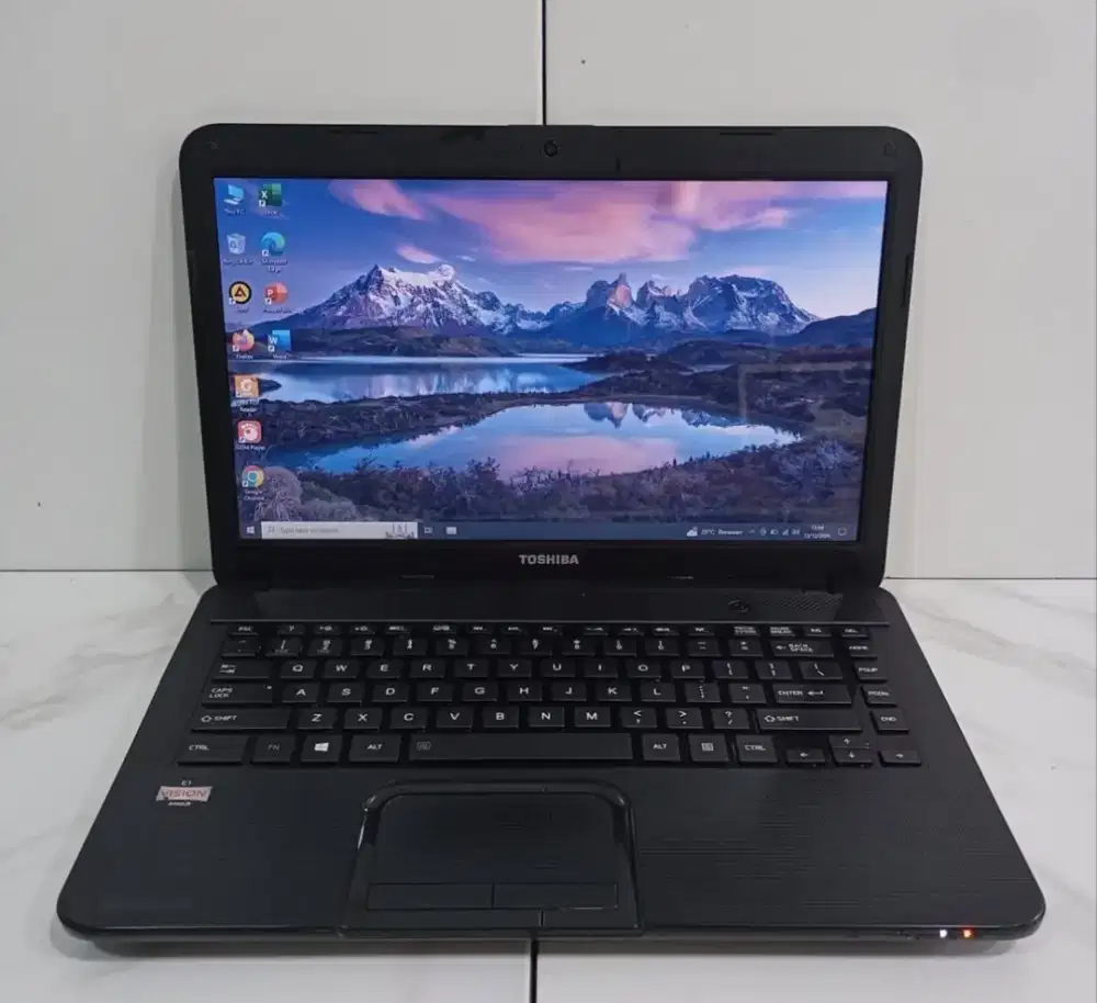 Toshiba Satelite C800d AMD E2 RAM 8GB Hardis 500GB VGA RADEON