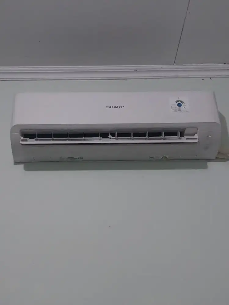 AC Sharp 1/5 PK (baru beli) - Jual Cepet Aja