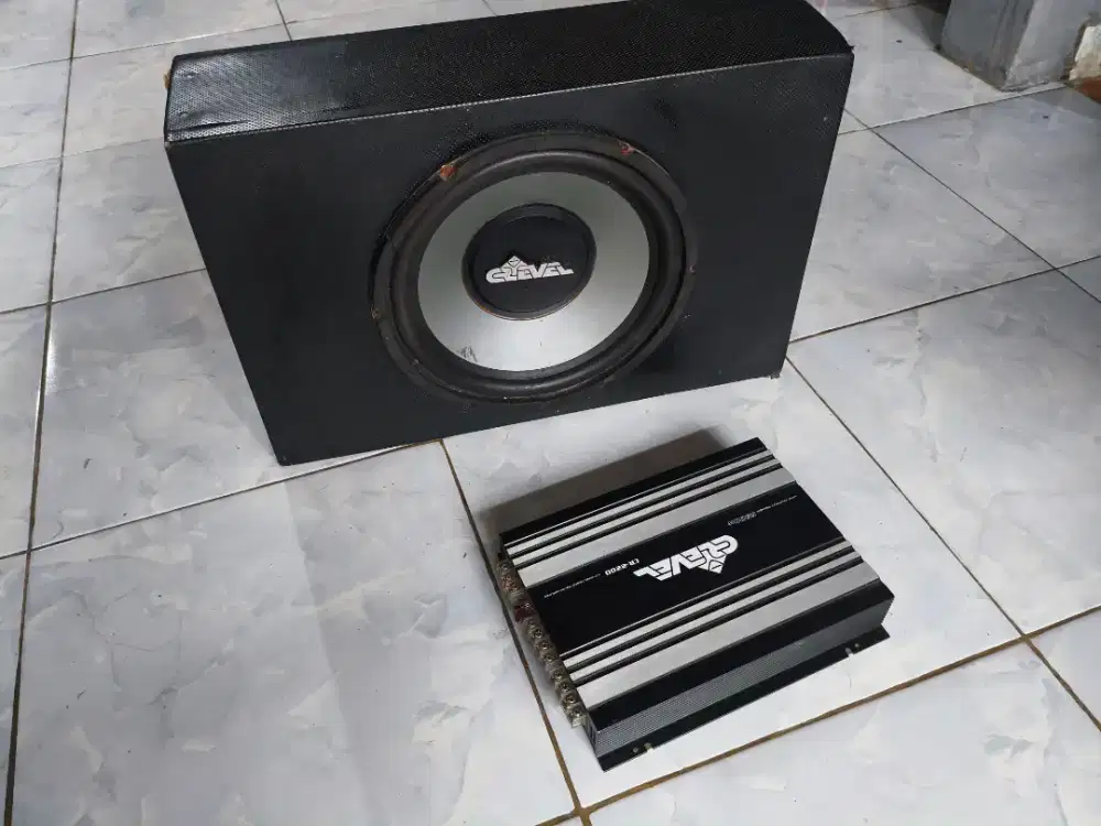 Subwoofer dan power audio mobil