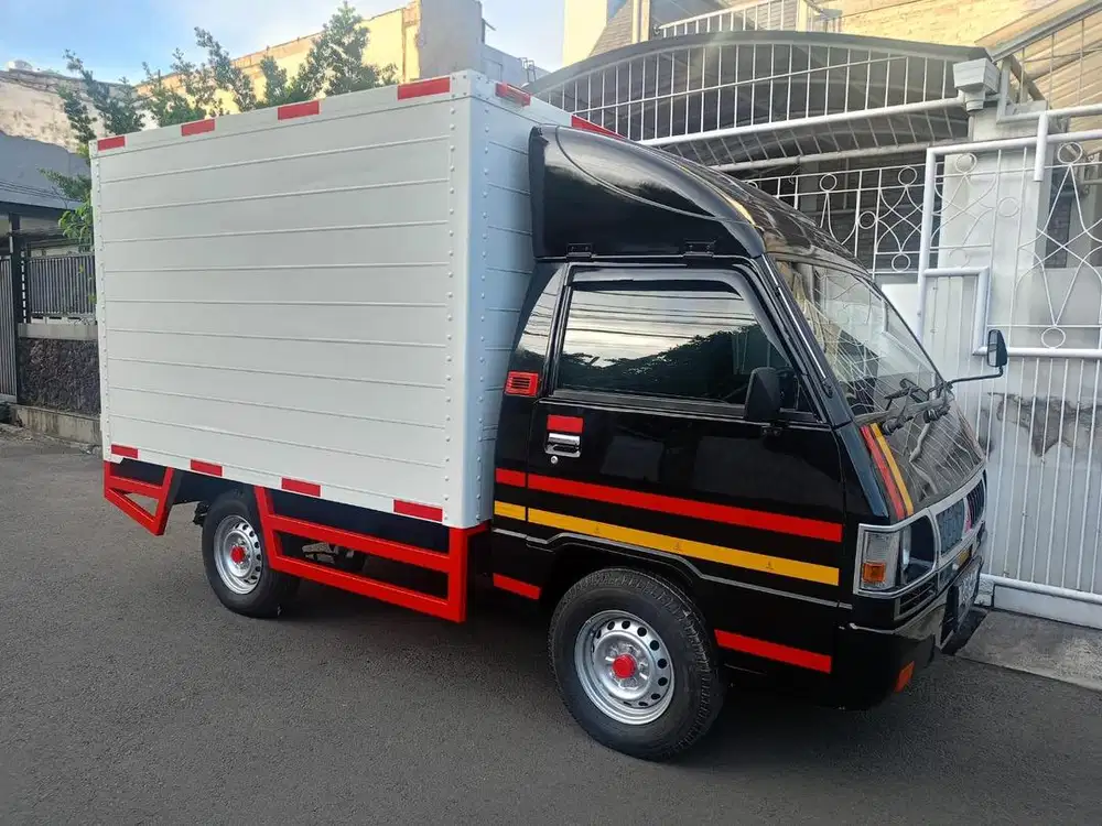 Jual Mobil box L300