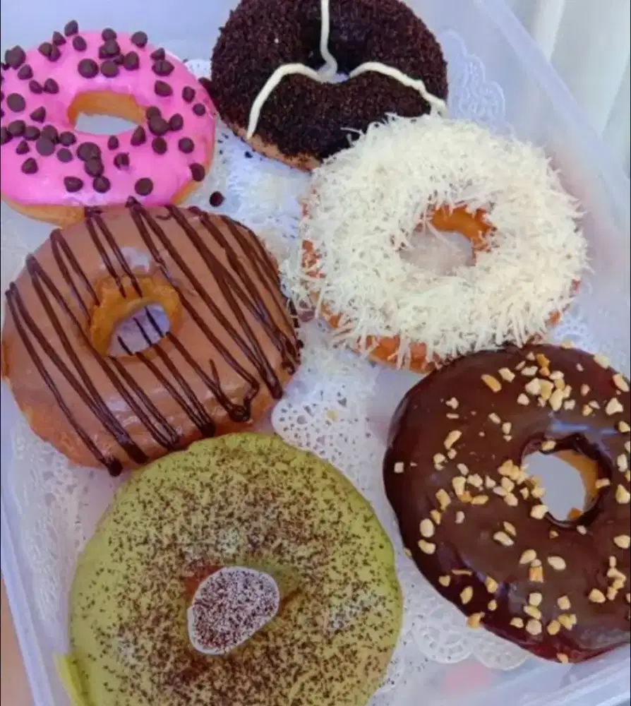 Menjaga stand donat