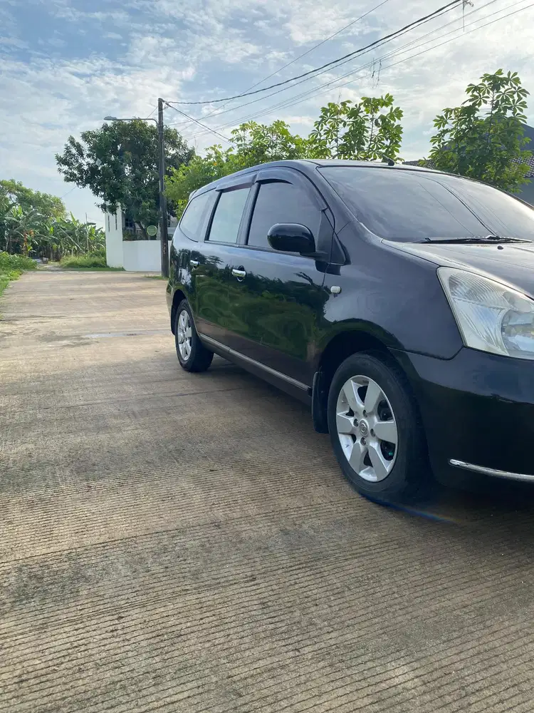 Nissan Grand livina 2010 Bensin