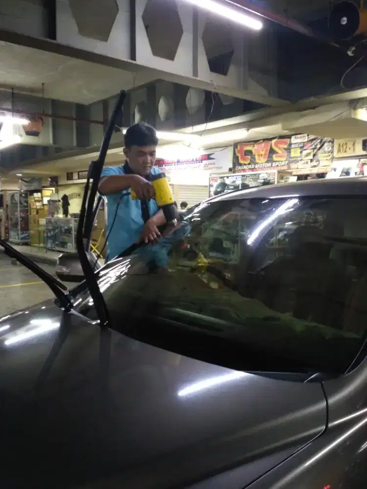 Bengkel kaca film mobil harga murah ada disini