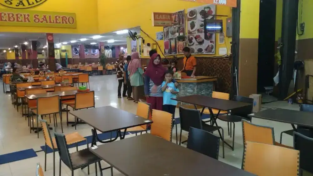 Dibutuhkan kasir dan waiters