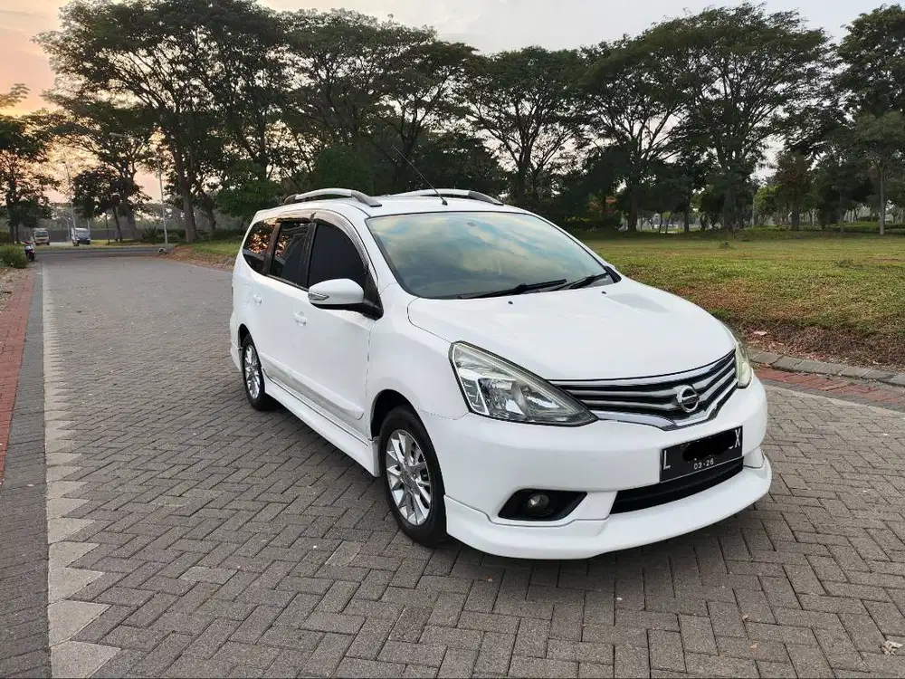 NISSAN GRAND LIVINA 1.5 XV HWS MATIC 2016
