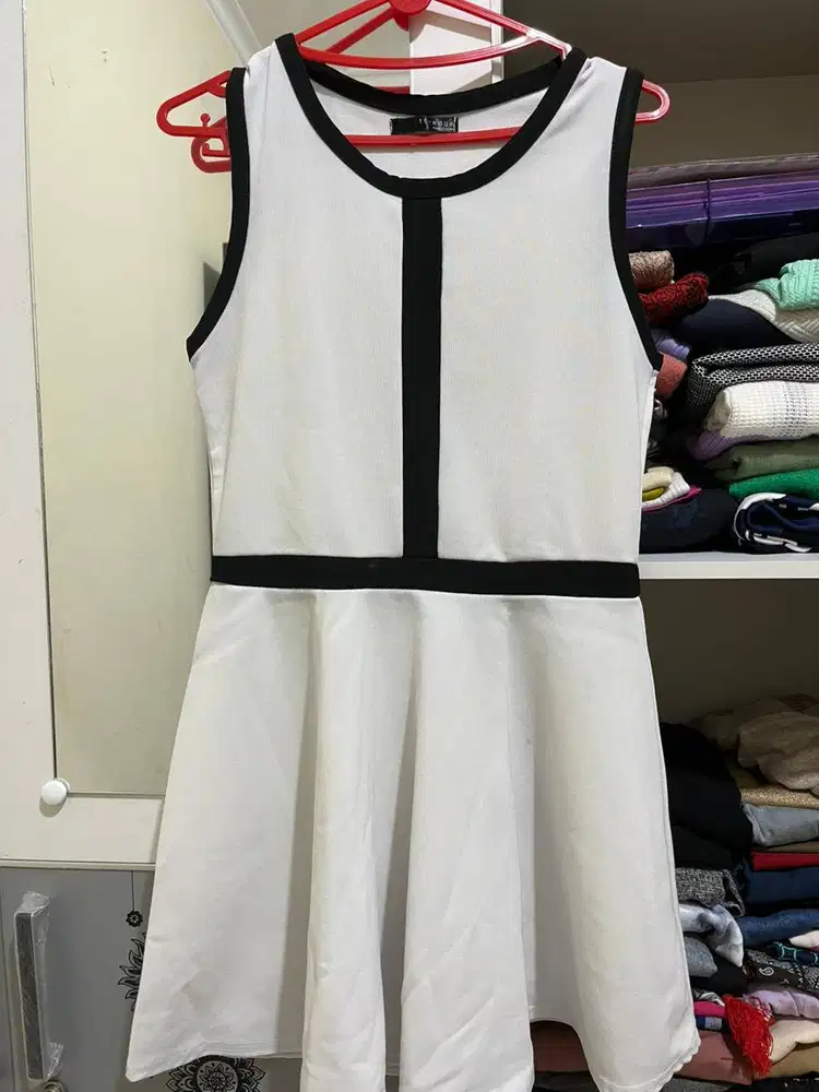 Preloved/ bekas/ thrifting Atasan tanpa lengan