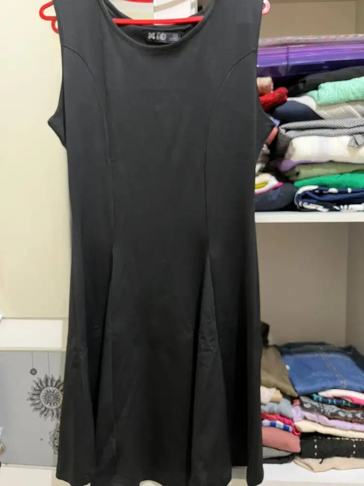 Preloved/ bekas/ thrifting dres tanpa lengan