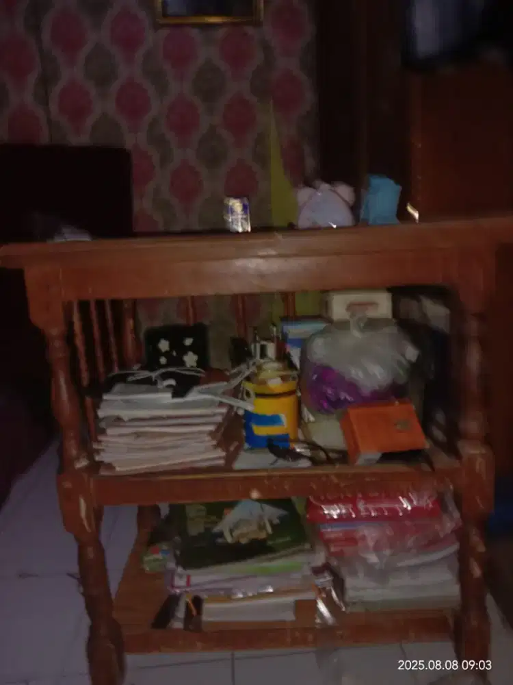 meja ruang tengah buat buku dan lainnya