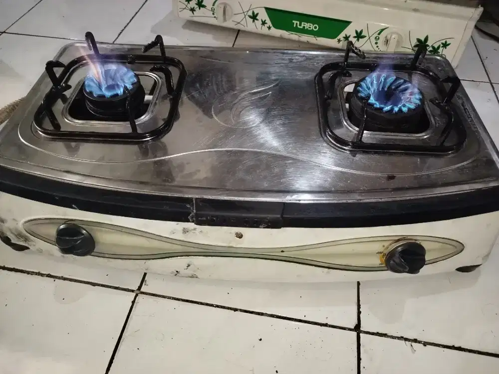 Kompor gas 2 tungku Sudah sepaketan komplit siap pakai harga 450 ribu