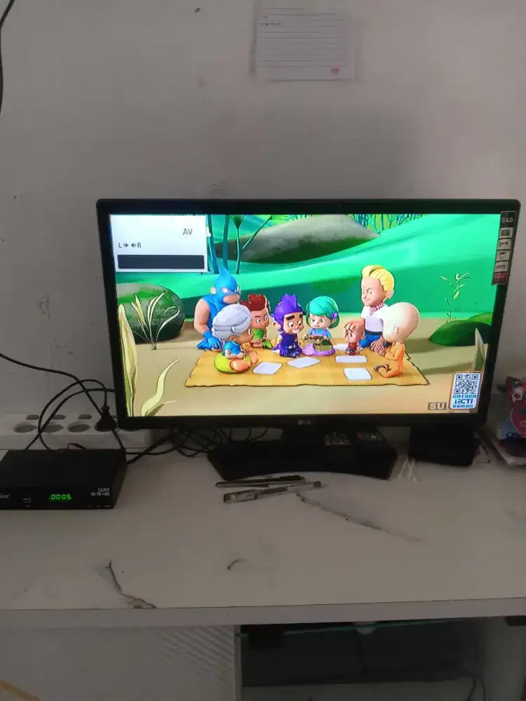 JUAL TV SERTA SET BOX DAN ANTENA