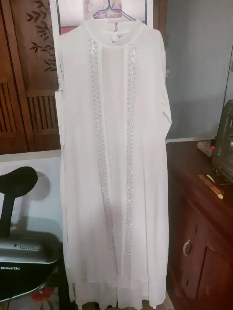 Dres panjang warna putih