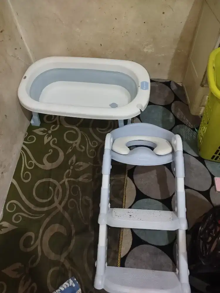 Di jual borongan bak mandi dan tangga bayi 2 barang harga 100 ribu aja