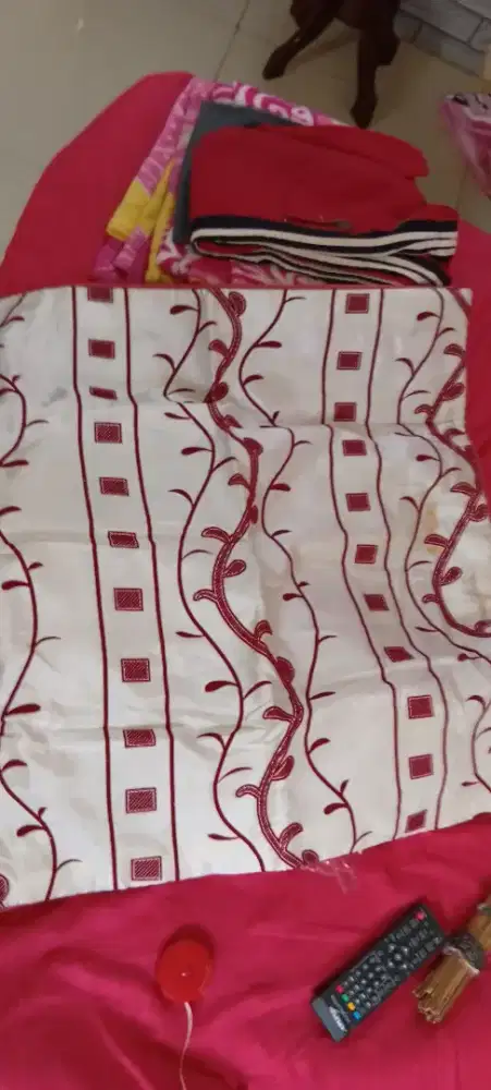 Sarung bantal 60x60 tebal minus ada cacat kecil