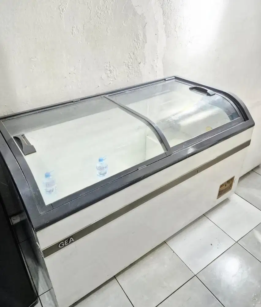Dijual cepat freezer gea 500l murah