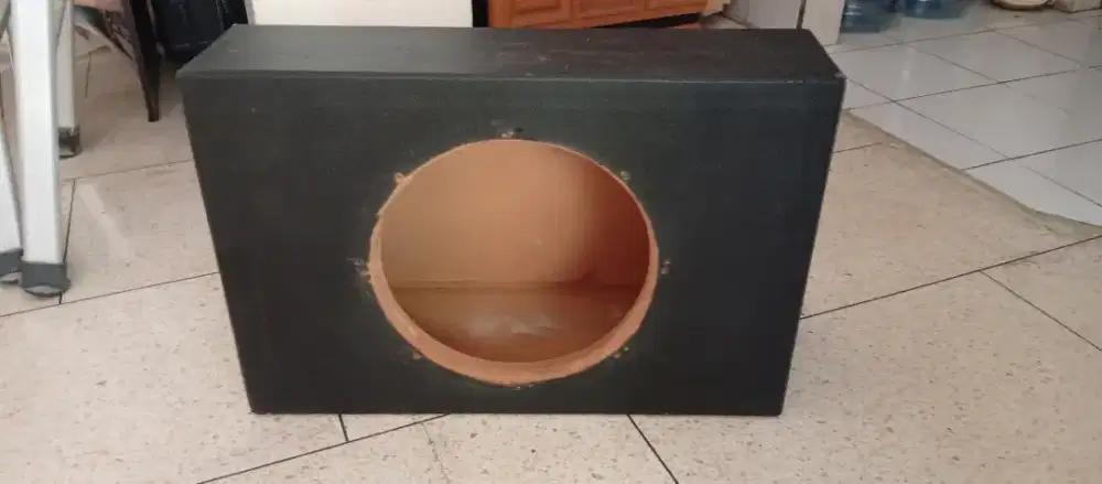 Box subwoofer 12 inch