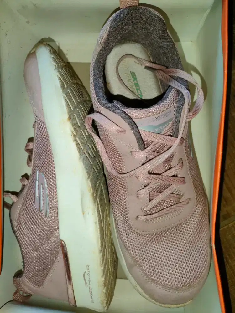Sepatu skechers