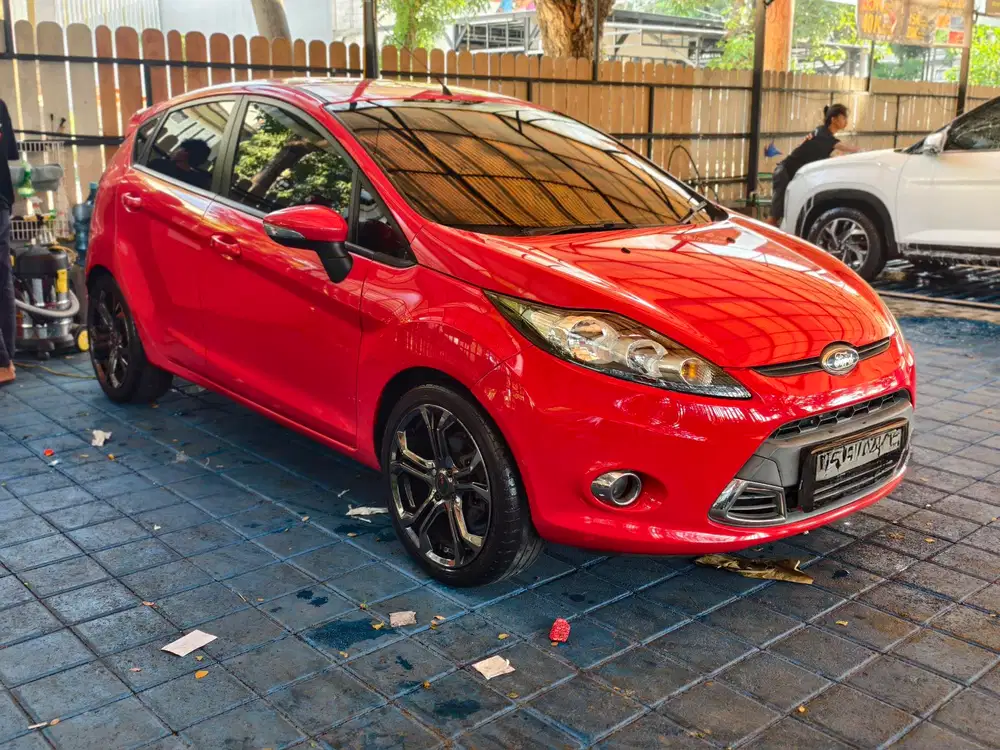 Ford Fiesta sport 1.6 merah