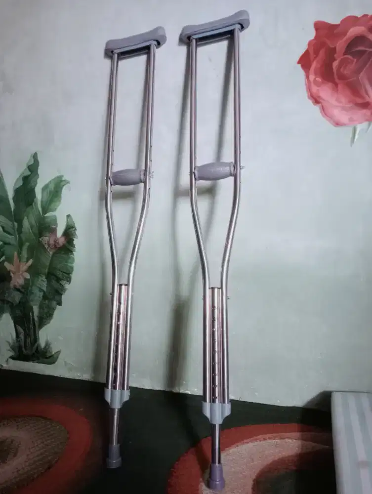 Tongkat ketiak / Kruk