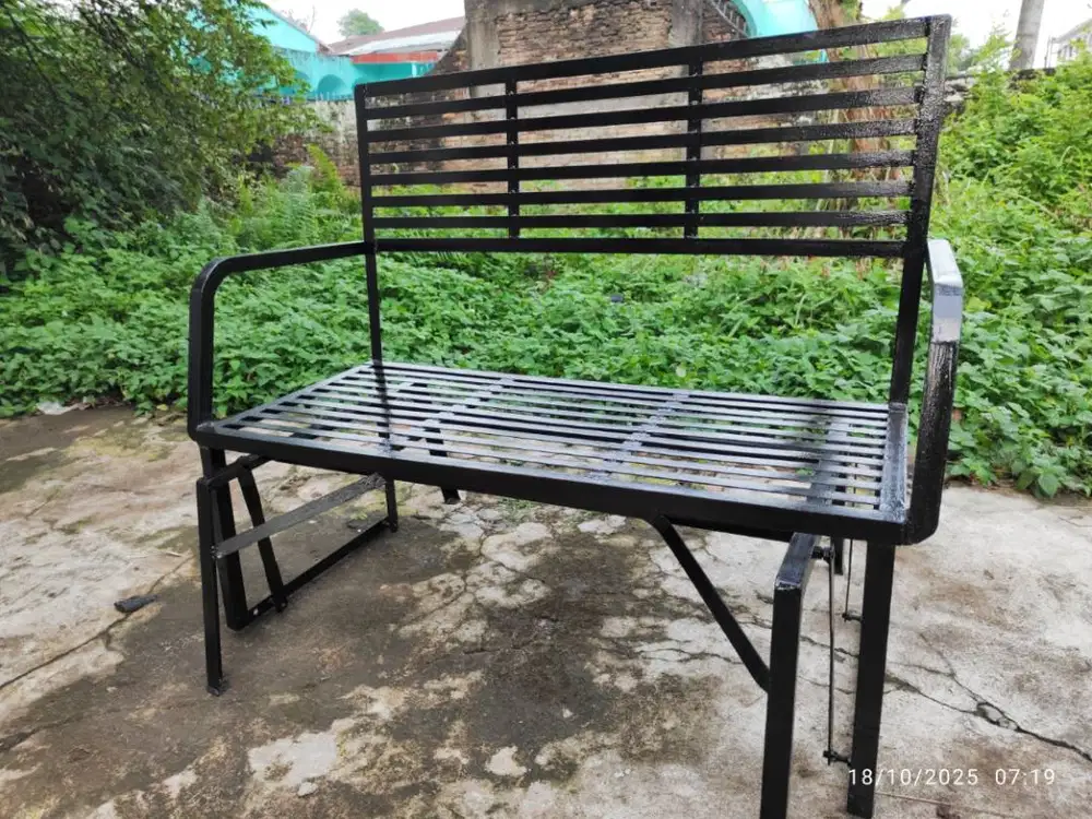 Kursi Goyang Besi modern