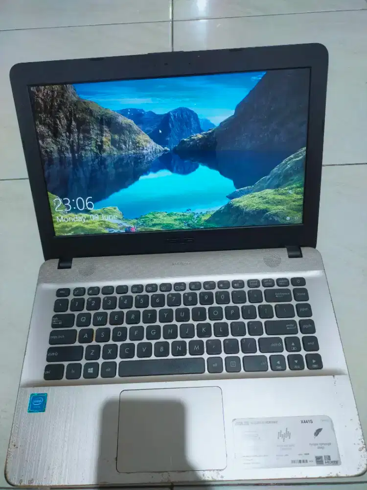 Dijual laptop Asus X441S Intel n3060 ssd 128gb windows 10 siap pakai24