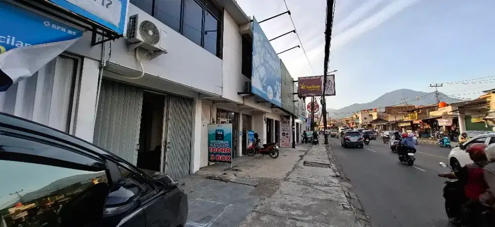 Disewakan Ruko. Utk kegiatan komersil. Lokasi startegis.