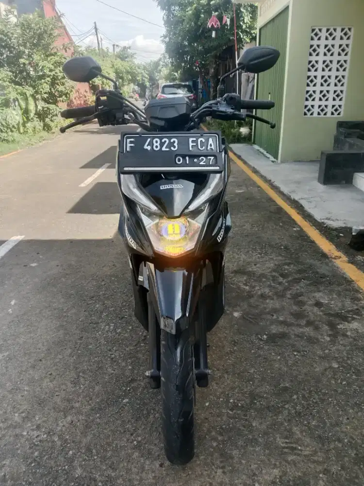 Dijual motor Honda Beat street 2017
